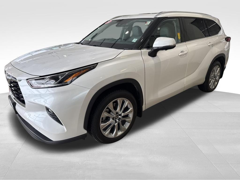 used 2023 Toyota Highlander car, priced at $42,995