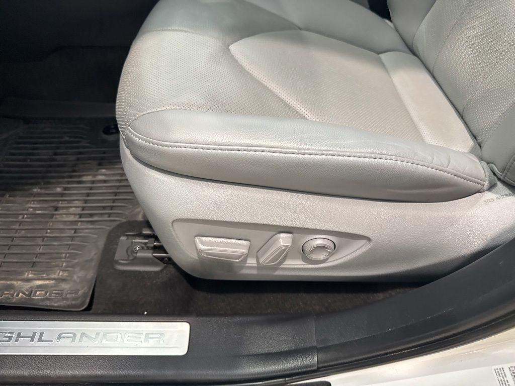 used 2023 Toyota Highlander car, priced at $42,995