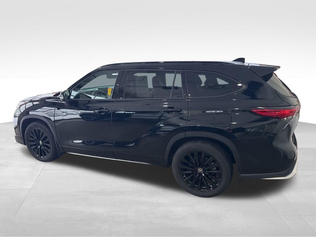 used 2023 Toyota Highlander car, priced at $42,495