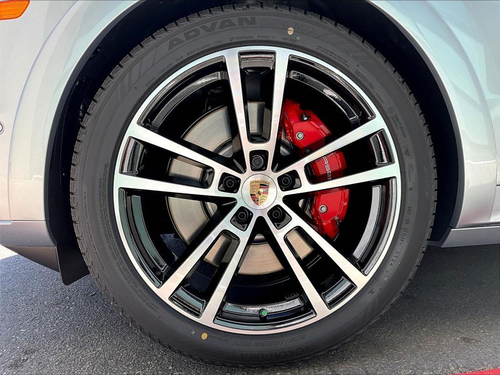 new 2025 Porsche Cayenne car, priced at $153,604