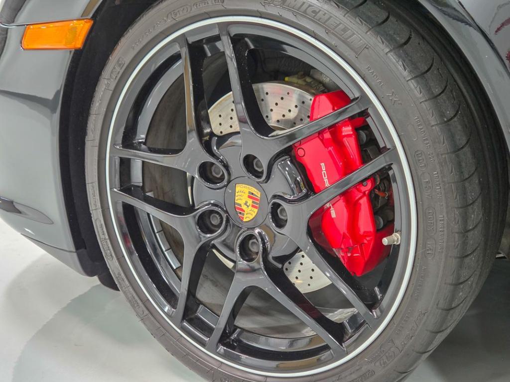 Porsche 911 view 38
