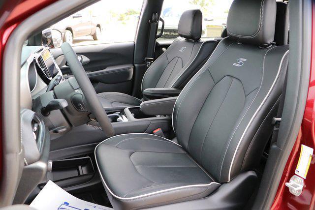 new 2023 Chrysler Pacifica Hybrid car, priced at $48,875