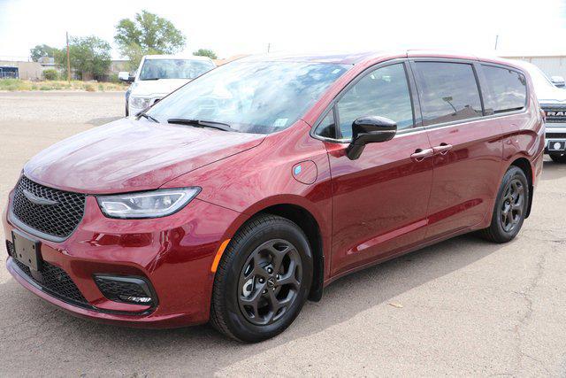 new 2023 Chrysler Pacifica Hybrid car, priced at $44,905