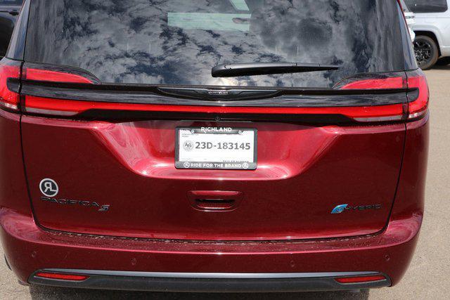 new 2023 Chrysler Pacifica Hybrid car, priced at $48,875