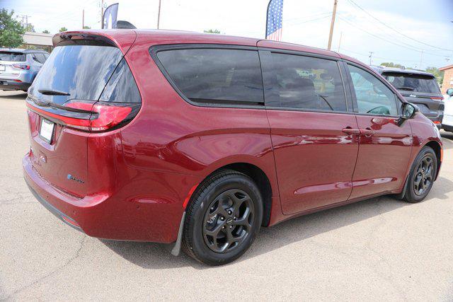 new 2023 Chrysler Pacifica Hybrid car, priced at $44,905