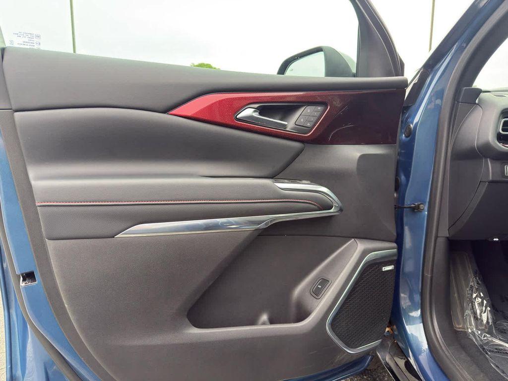 used 2024 Chevrolet Traverse car, priced at $47,499