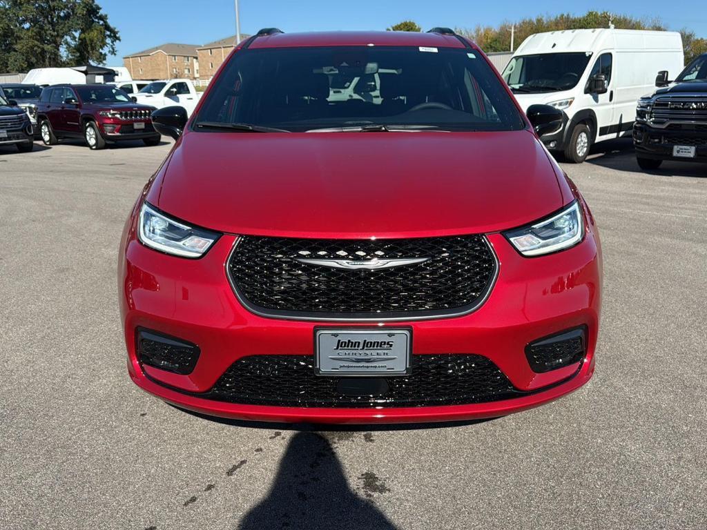 new 2026 Chrysler Pacifica car, priced at $42,456