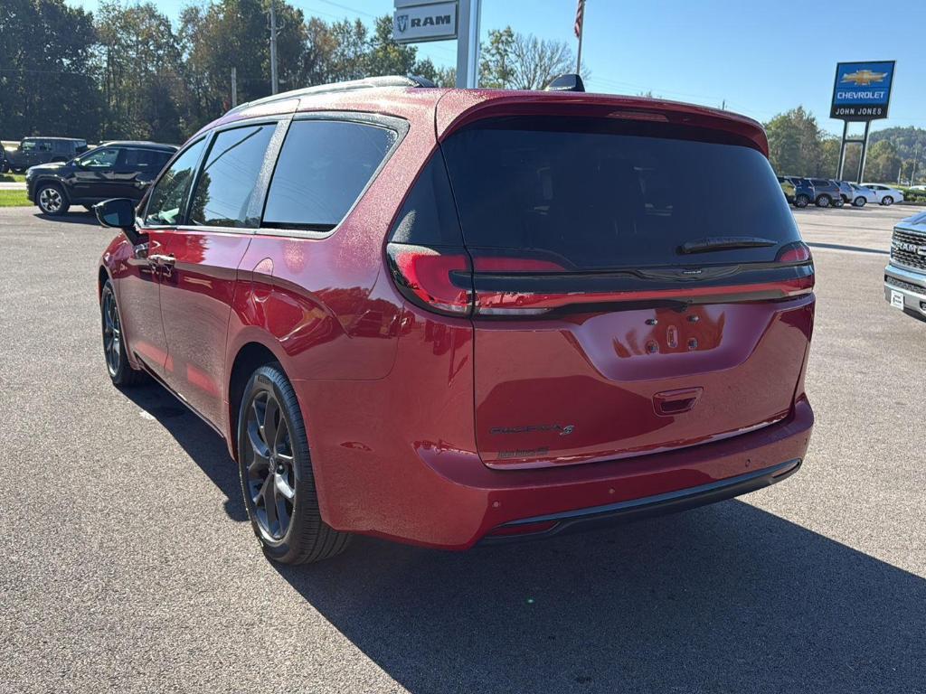 new 2026 Chrysler Pacifica car, priced at $42,456