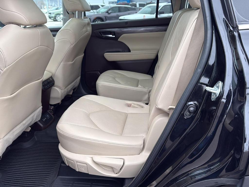 used 2022 Toyota Highlander car, priced at $36,200