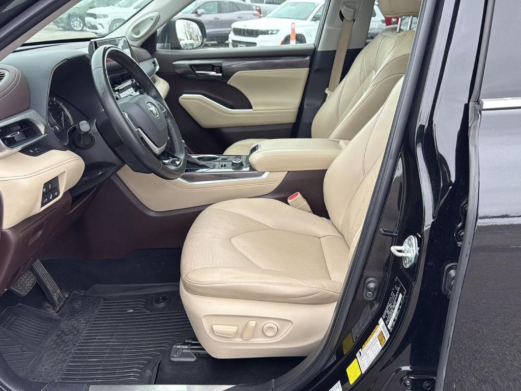 used 2022 Toyota Highlander car, priced at $36,200