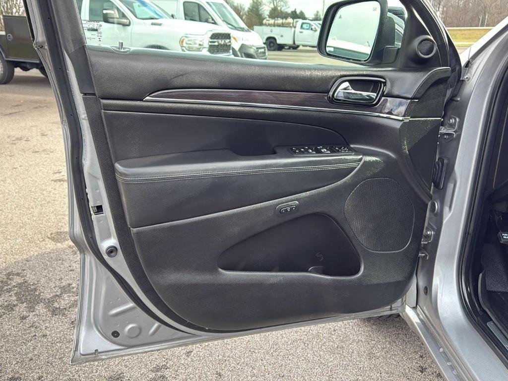 used 2021 Jeep Grand Cherokee car, priced at $18,500