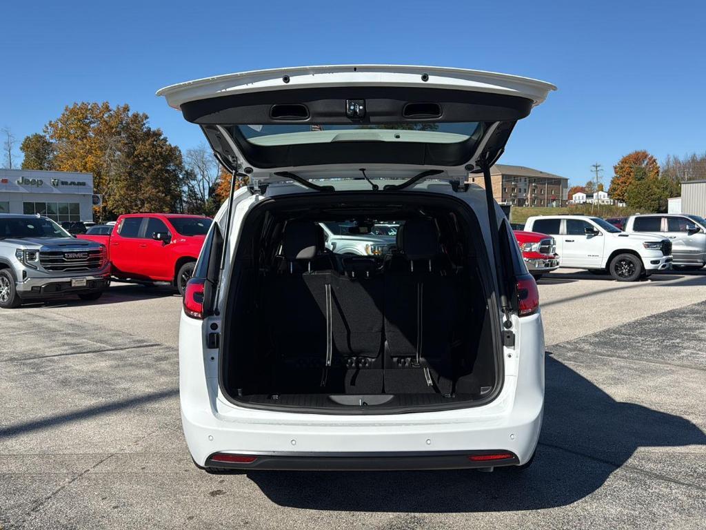 new 2026 Chrysler Pacifica car, priced at $47,028