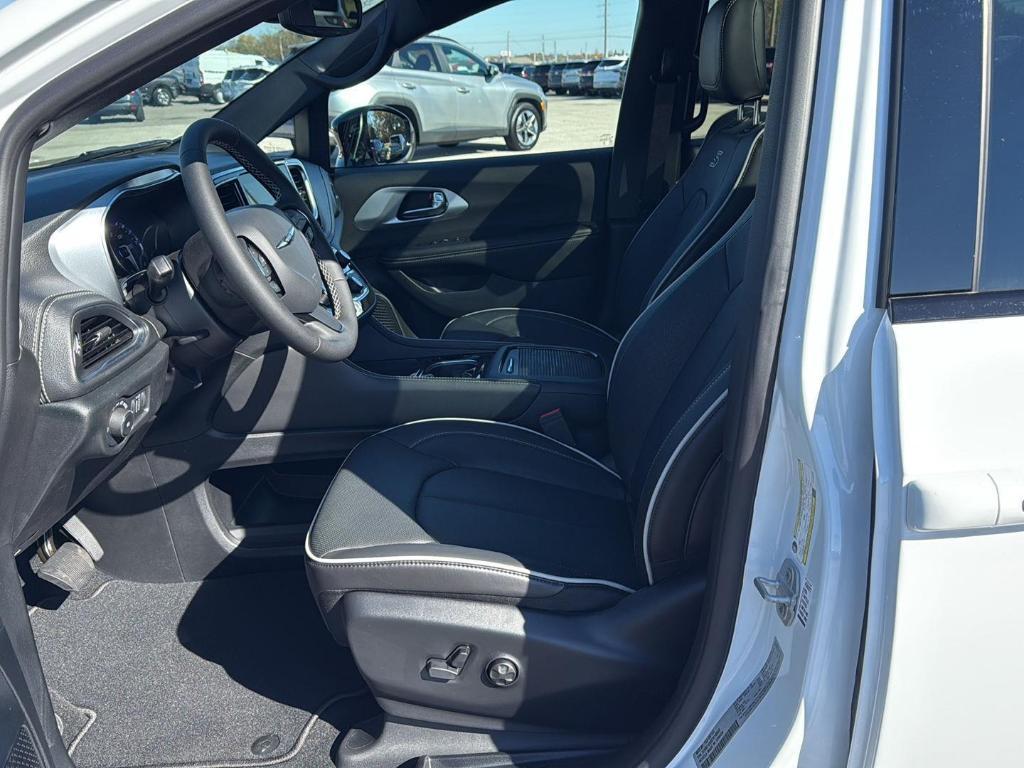 new 2026 Chrysler Pacifica car, priced at $47,028