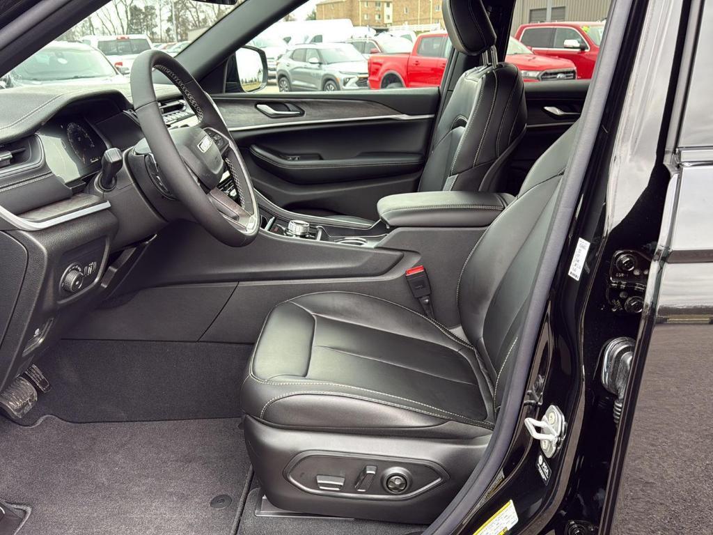 new 2025 Jeep Grand Cherokee car, priced at $50,720
