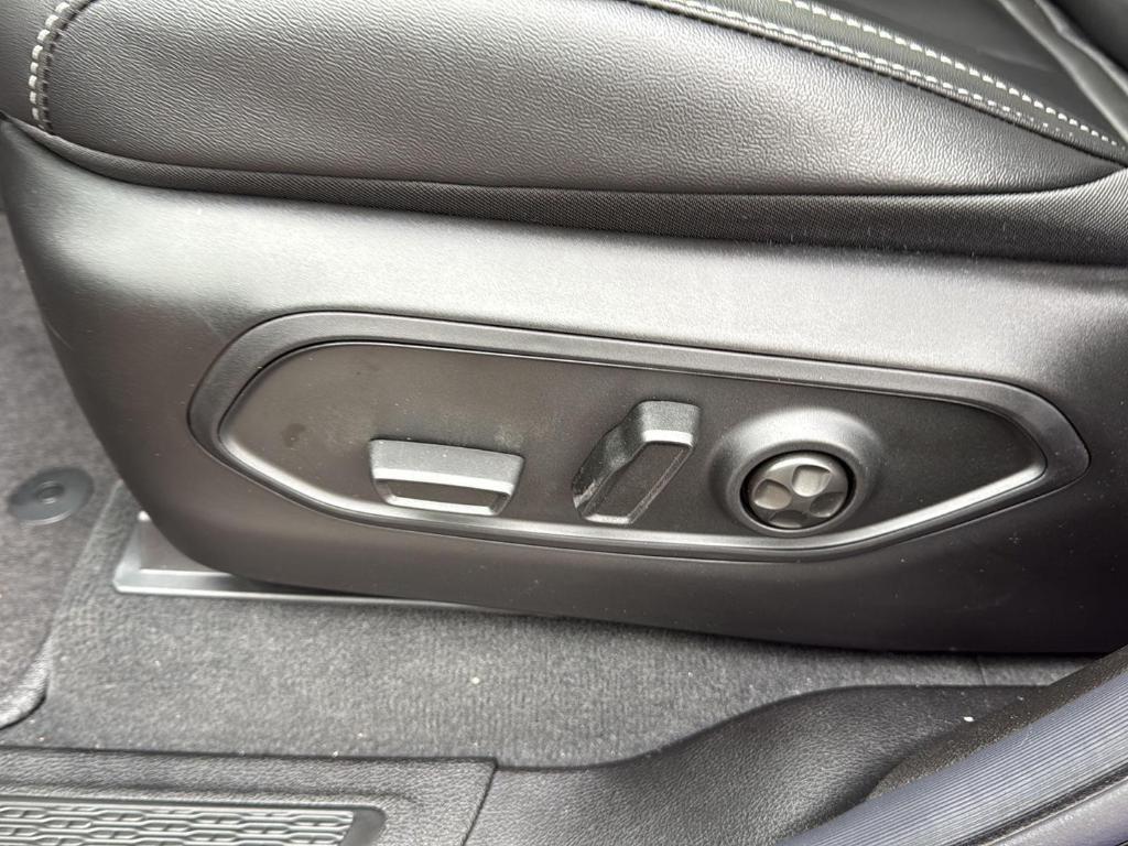 new 2025 Jeep Grand Cherokee car, priced at $50,720