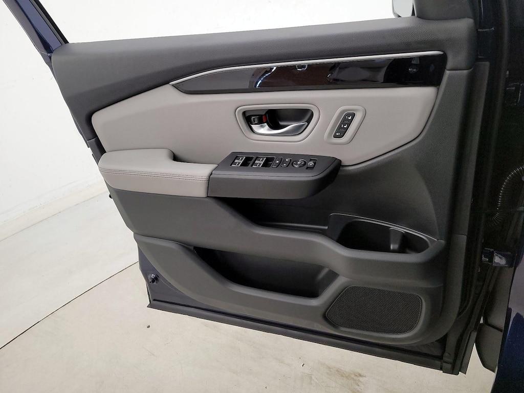 used 2025 Honda Pilot car, priced at $45,998