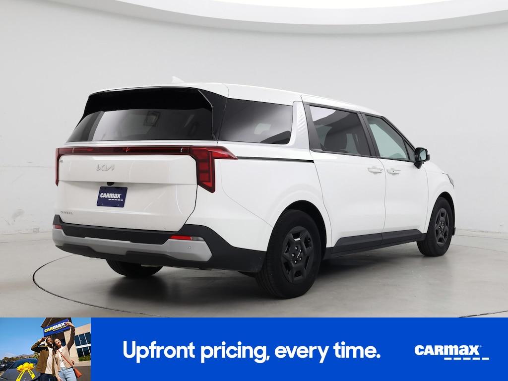 used 2025 Kia Carnival car, priced at $33,998
