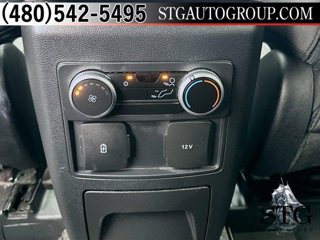 2023 Star White Metallic Tri-Coat Ford Explorer
