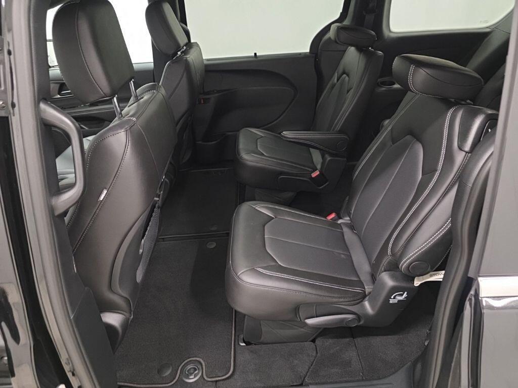 new 2027 Chrysler Pacifica car, priced at $45,013