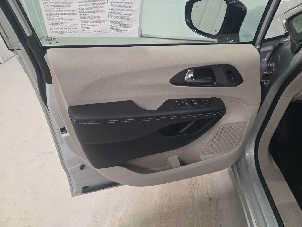 used 2024 Chrysler Pacifica car, priced at $28,734