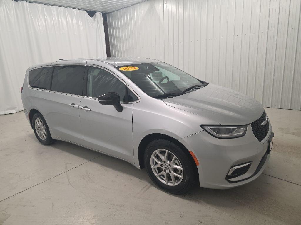 used 2024 Chrysler Pacifica car, priced at $28,734