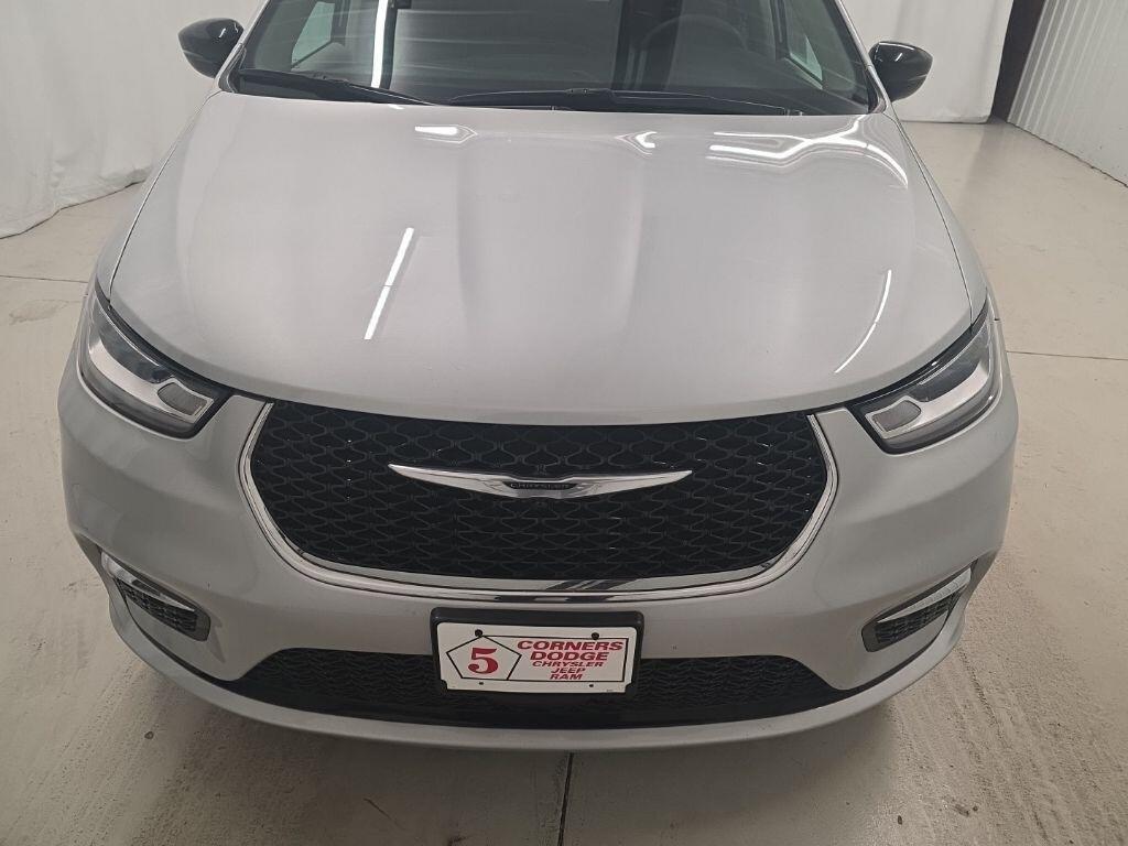 used 2024 Chrysler Pacifica car, priced at $28,734