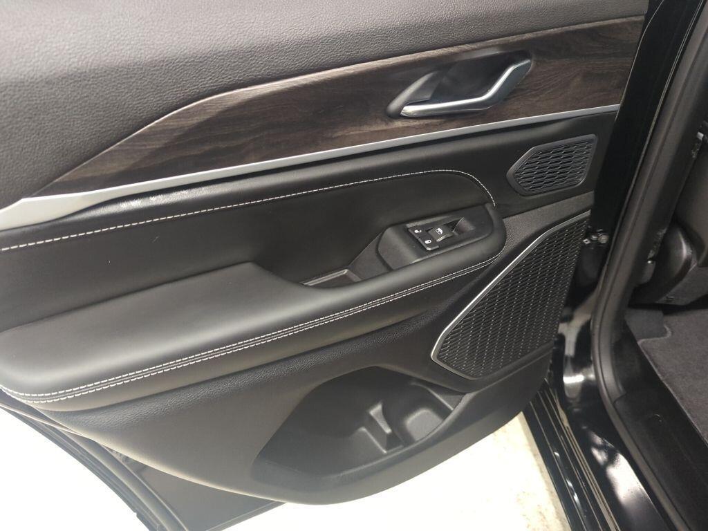 new 2026 Jeep Grand Cherokee car, priced at $53,482