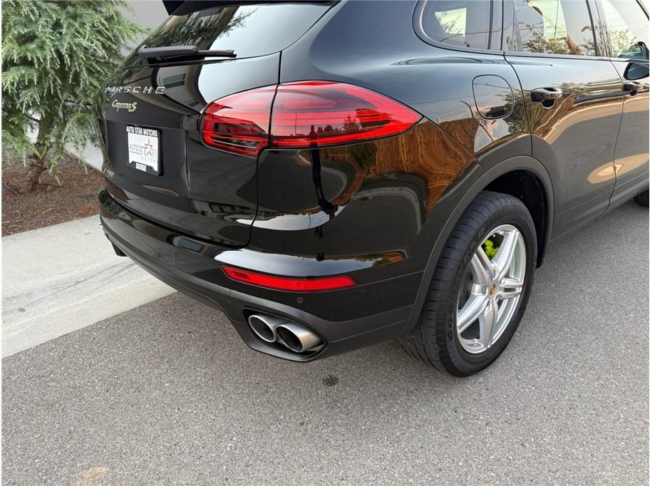 2016 Black Porsche Cayenne