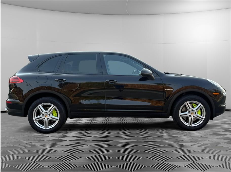 2016 Black Porsche Cayenne