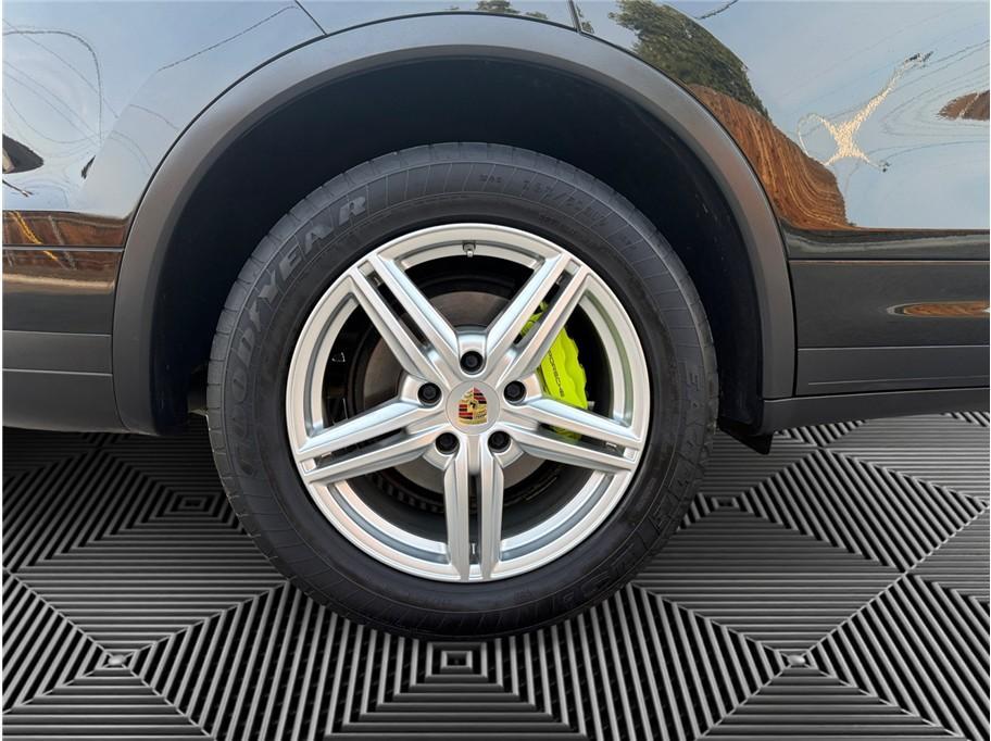 2016 Black Porsche Cayenne