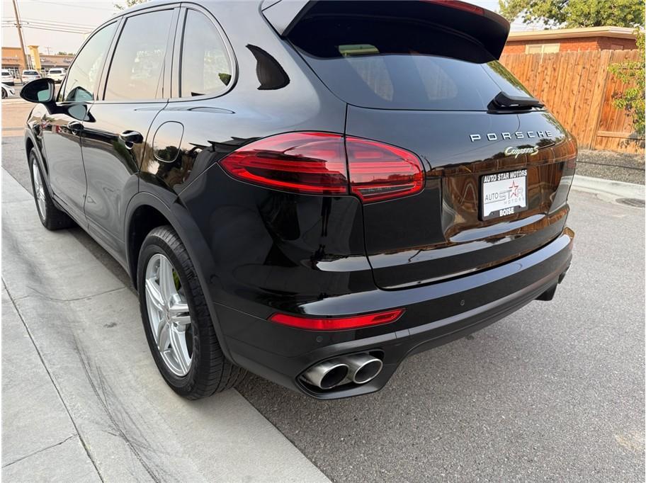 2016 Black Porsche Cayenne