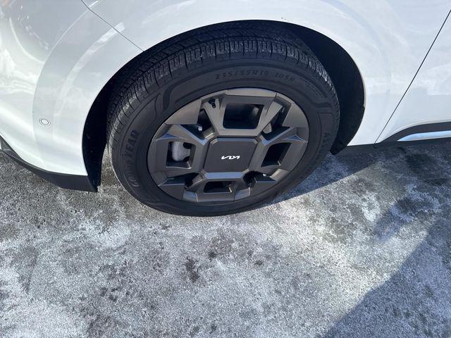 used 2025 Kia Carnival Hybrid car, priced at $41,690