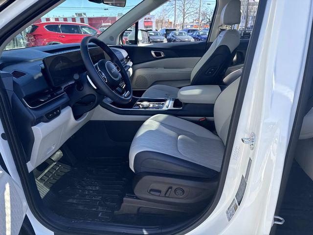 used 2025 Kia Carnival Hybrid car, priced at $41,690