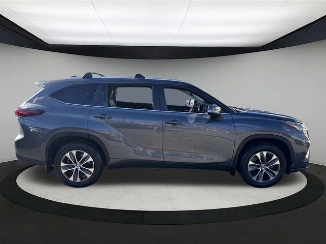 used 2023 Toyota Highlander car, priced at $36,390