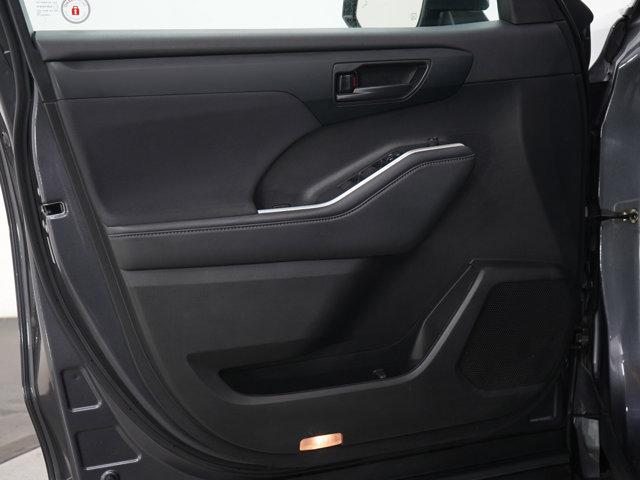 used 2022 Toyota Highlander car, priced at $23,499