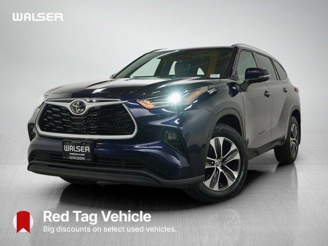 used 2022 Toyota Highlander car, priced at $28,399