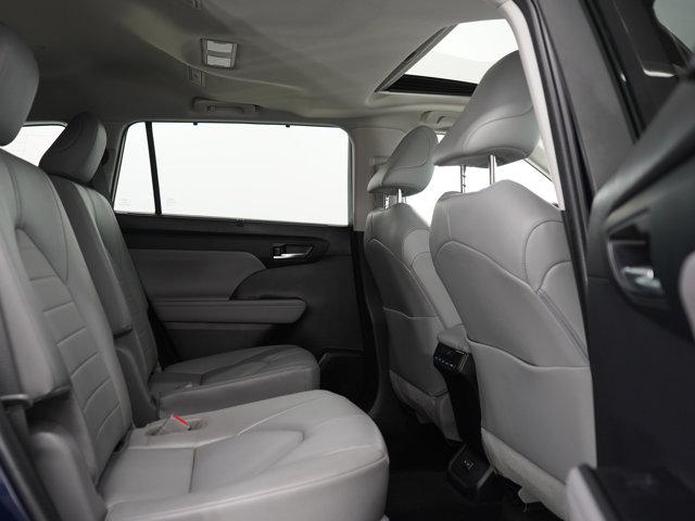 used 2022 Toyota Highlander car, priced at $28,399