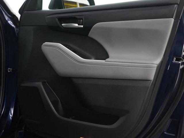 used 2022 Toyota Highlander car, priced at $28,399