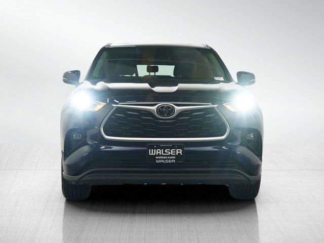 used 2022 Toyota Highlander car, priced at $28,399