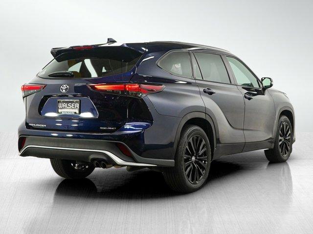 used 2025 Toyota Highlander car, priced at $43,348