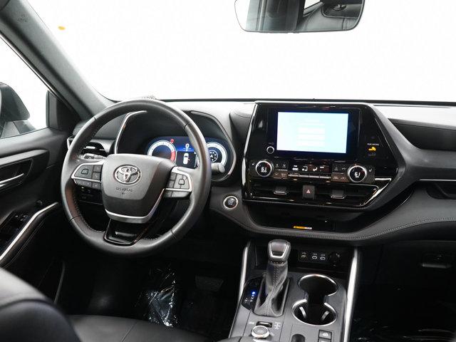 used 2025 Toyota Highlander car, priced at $41,348
