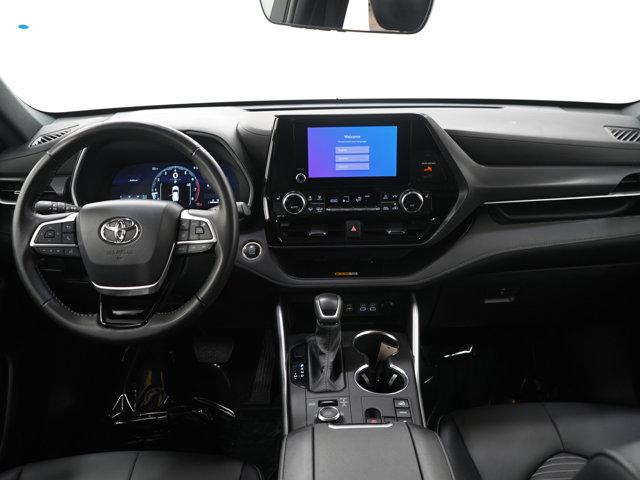 used 2025 Toyota Highlander car, priced at $38,649