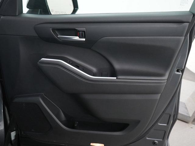 used 2025 Toyota Highlander car, priced at $38,649