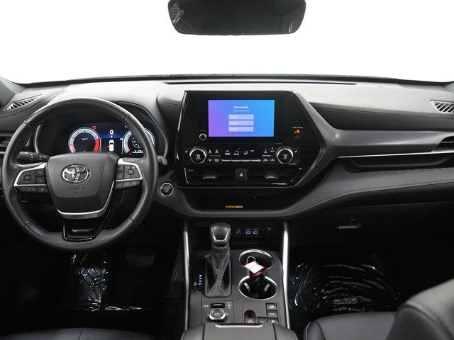 used 2025 Toyota Highlander car, priced at $44,049