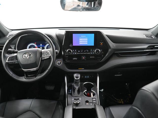 used 2025 Toyota Highlander car, priced at $44,049