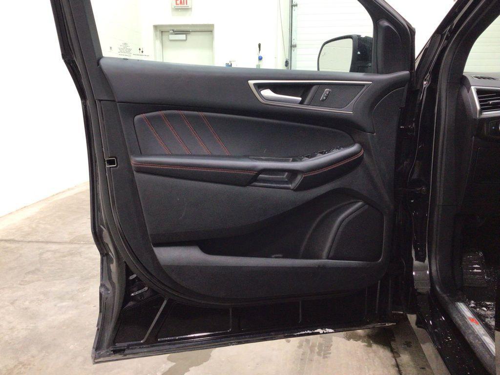 used 2024 Ford Edge car, priced at $30,600