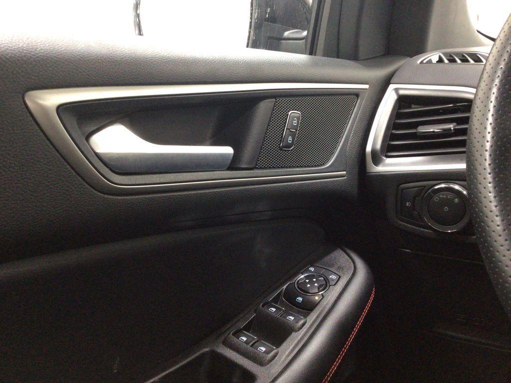 used 2024 Ford Edge car, priced at $30,600