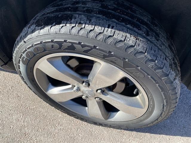 used 2014 Jeep Grand Cherokee car, priced at $11,995