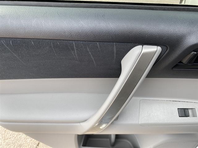 used 2013 Toyota Highlander car, priced at $11,995