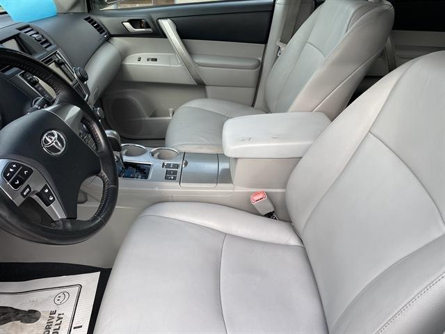 used 2013 Toyota Highlander car, priced at $11,995